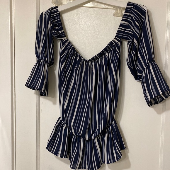 Vintage Havana Tops - Vintage Havana off the shoulder shirt